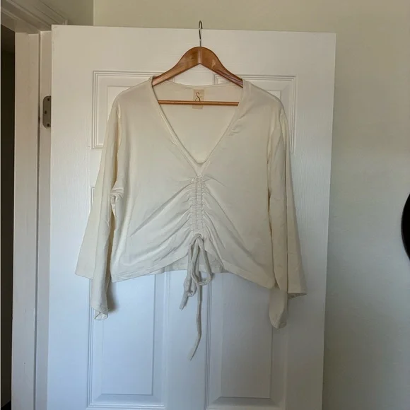 Sparrow Co Angel wing scrunch top - Picture 2 of 3